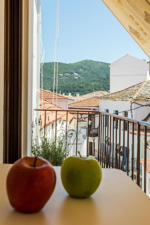 Cath'S Guesthouse Skopelos Town Exterior photo